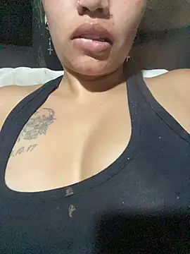 liliymike19 online show from January 7, 3:32 am