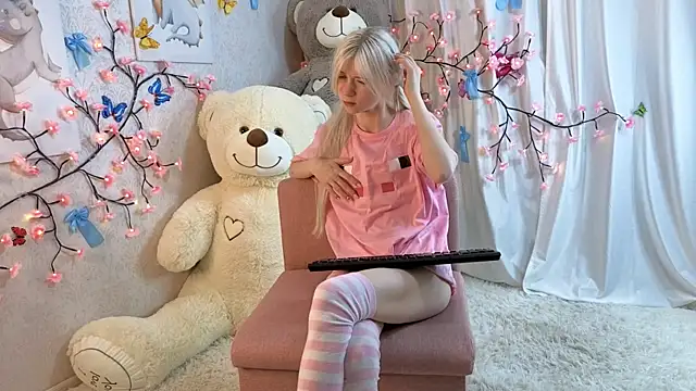 ViollaBloom online show from January 13, 2:06 am