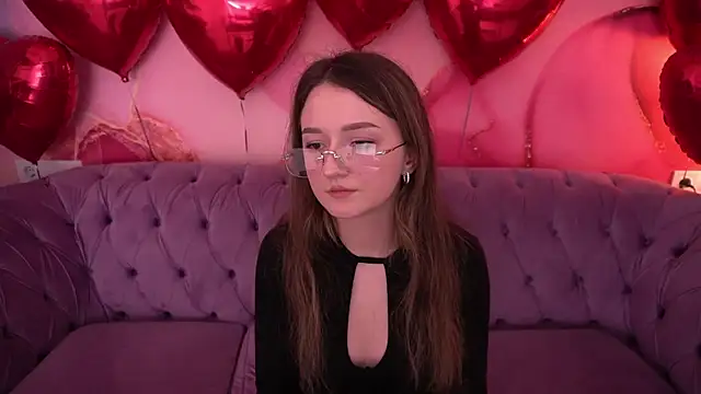 CyrenaLuxe online show from February 12, 5:47 pm