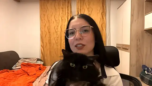 DoraRobertos online show from January 12, 3:50 pm