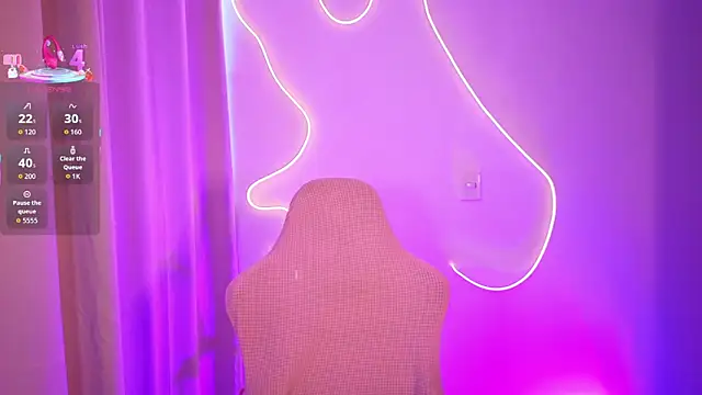 chloebum  online show from April 4, 1:43 pm