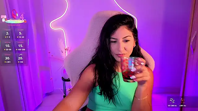 chloebum  online show from April 13, 11:00 am