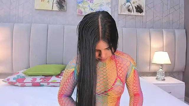 AlaiaDew online show from December 20, 1:37 pm