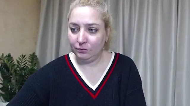 sweetpussy13 online show from March 25, 7:00 am