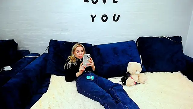 Hanna--Sweet online show from March 6, 12:22 pm