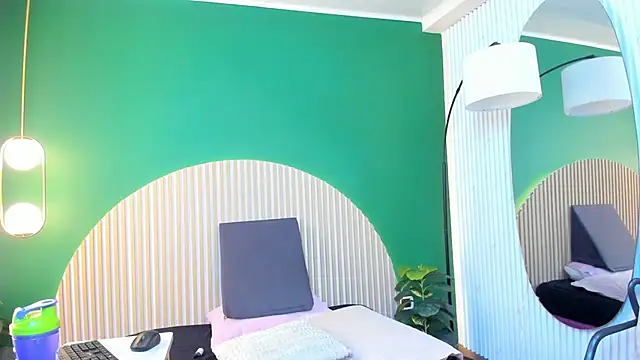 dahianeconnor online show from April 11, 11:47 am