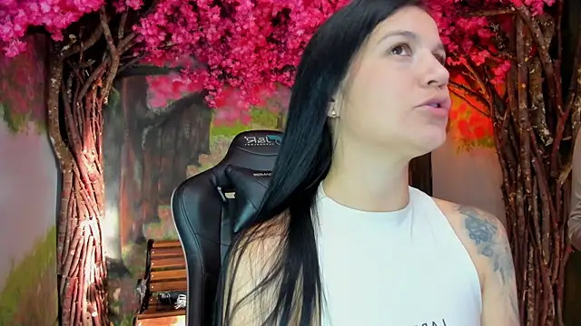 marahanson  online show from December 17, 11:58 am