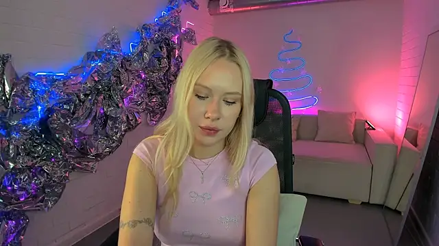 AprilChambers online show from January 15, 1:28 pm