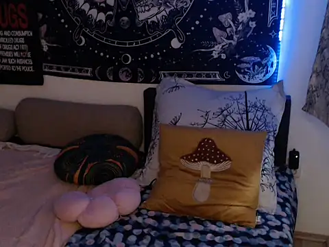 AlienforTwenty online show from February 10, 2:42 pm