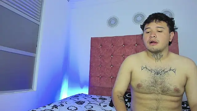 Beele and Evie online show from January 5, 7:28 pm