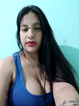 julietaloovee online show from February 3, 9:40 pm