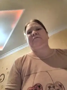 -Queen- online show from March 3, 5:19 pm