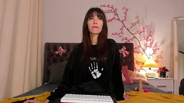 MilanaHotts online show from February 4, 5:54 am