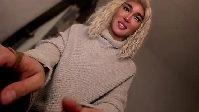 Snapshot of MissTransUSA chatting on October 22, 1:10 am MissTransUSA online show from October 22, 1:10 am