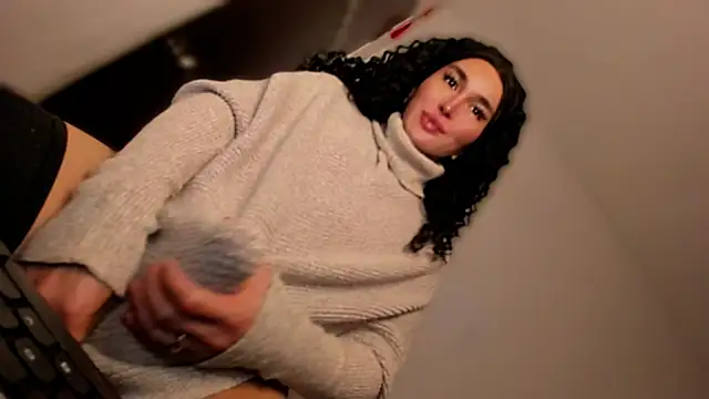 Snapshot of MissTransUSA chatting on October 5, 11:21 pm MissTransUSA online show from October 5, 11:21 pm