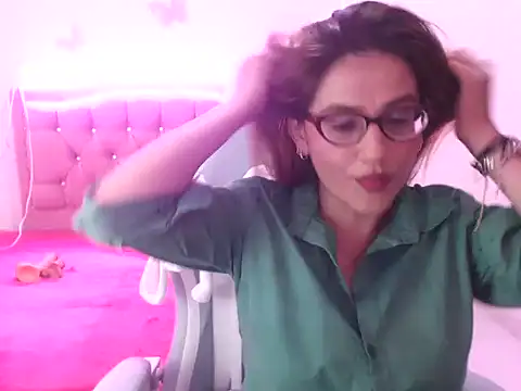 NathyVega online show from December 18, 2:05 am