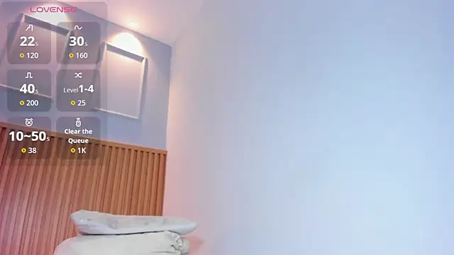 SIENNA FOX4 online show from April 18, 7:58 pm