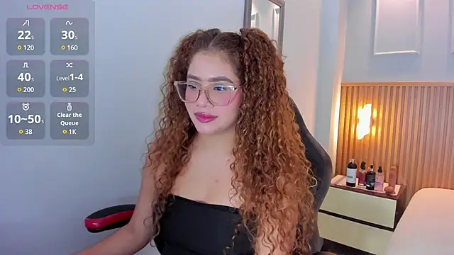SIENNA FOX4 online show from April 18, 12:18 pm