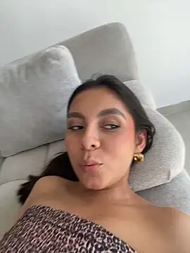 Nicollewest1 online show from March 28, 8:19 pm