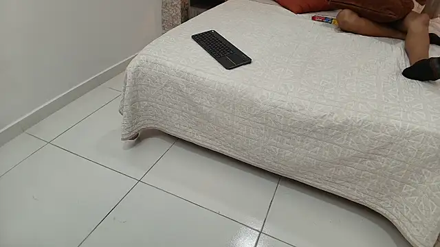 zoe bermudez online show from December 18, 1:27 pm