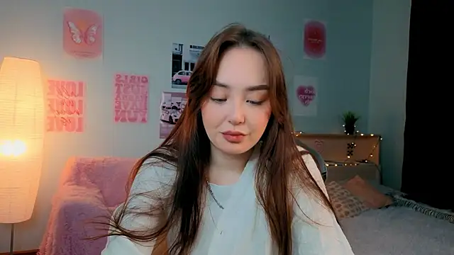 fallin lovee online show from February 3, 7:40 pm