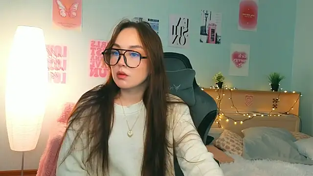 fallin lovee online show from January 18, 7:32 pm