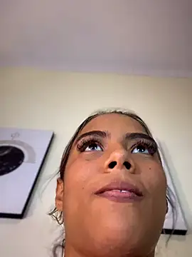 MiaSizzle online show from January 8, 7:29 pm