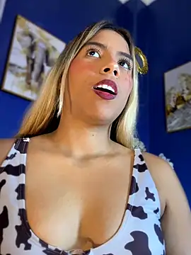 MiaSizzle online show from February 26, 8:08 pm