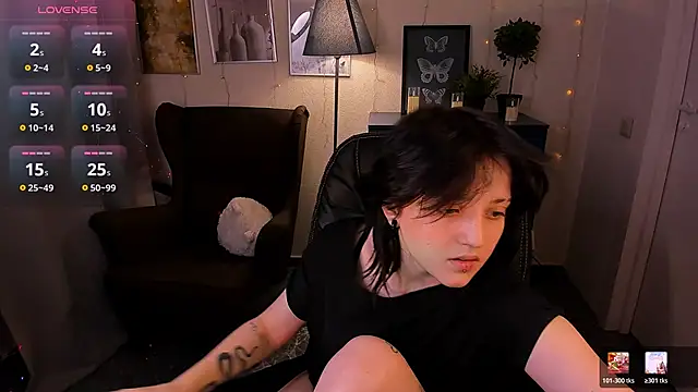 SarahShelby online show from April 3, 8:51 pm