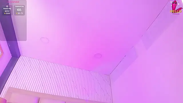 ManuelaEvans  online show from April 5, 9:25 pm