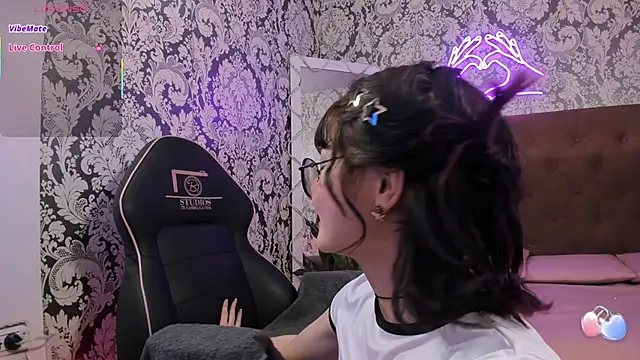 LEAH TAY online show from January 10, 11:48 am