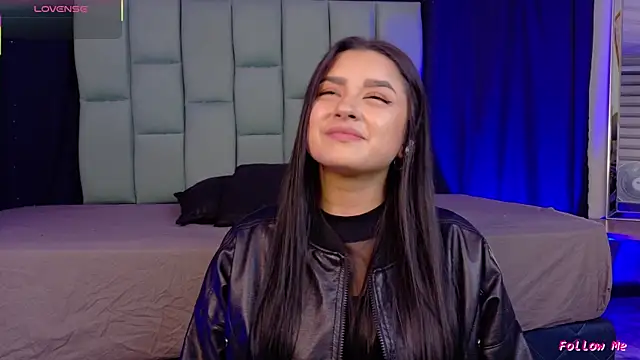 Emilyy05  online show from April 19, 12:43 am