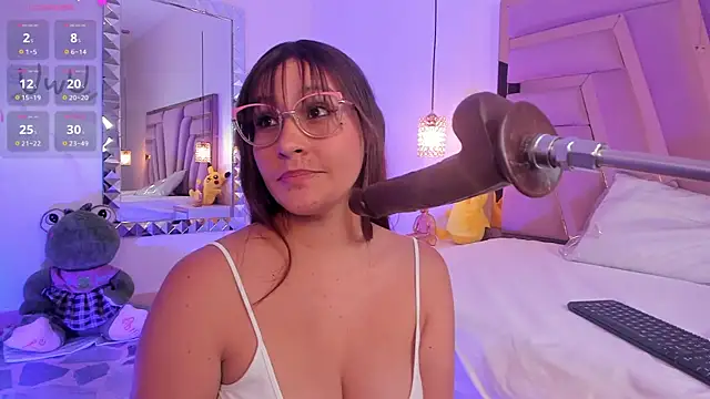 SusyHadid  online show from March 4, 4:52 am