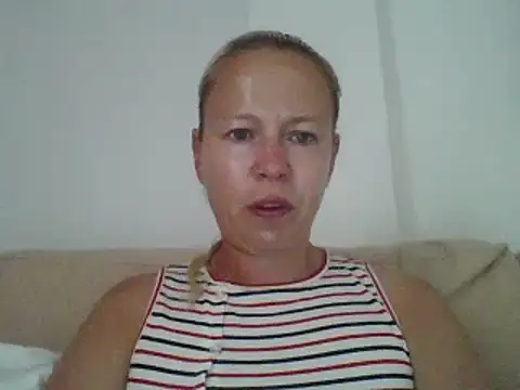 jennyblondeuk online show from May 28, 4:38 pm