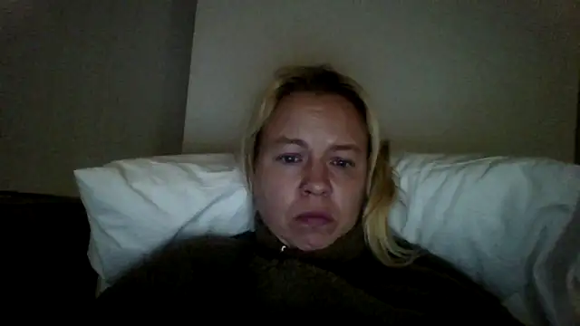 jennyblondeuk online show from March 24, 11:43 pm