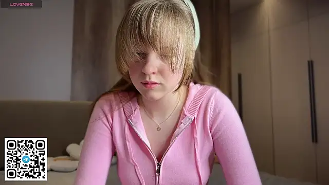 steffi meoww online show from April 7, 9:17 pm