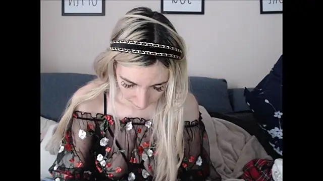 BarbieBlondieGirl online show from June 11, 8:33 am