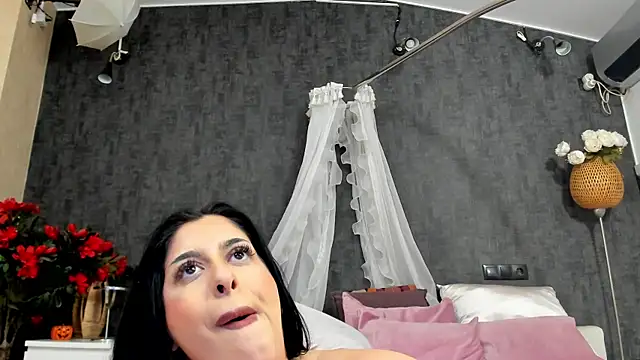 NayaNoirX online show from January 9, 6:56 pm