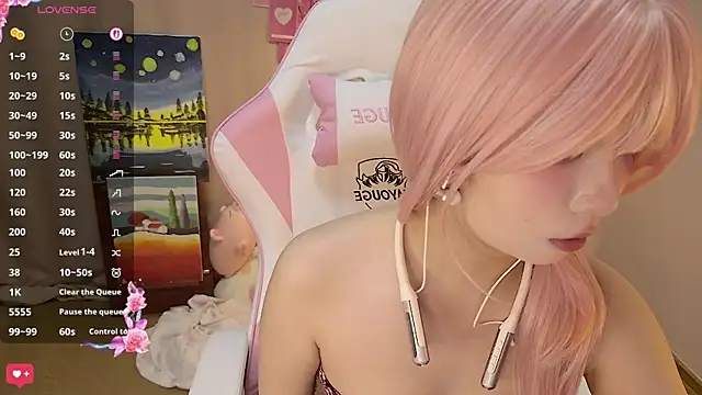 cuteqiqi online show from April 17, 1:13 pm