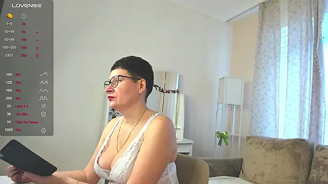 JennyMons online show from April 14, 8:03 am