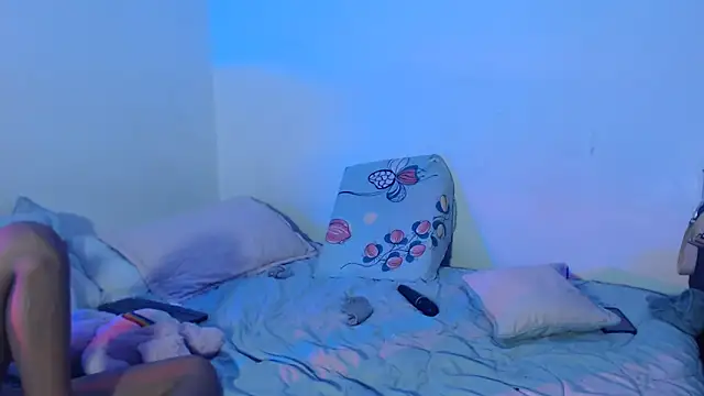  keylafisher  online show from April 12, 5:10 am