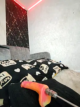 Isis Hot   online show from March 30, 12:49 pm