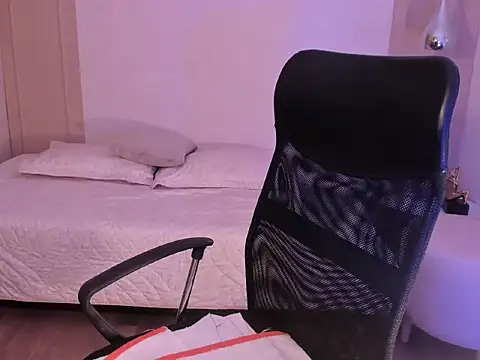 RavenPeachy online show from February 6, 9:29 pm