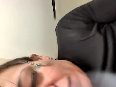 hellyeayea6969 online show from March 22, 7:09 pm