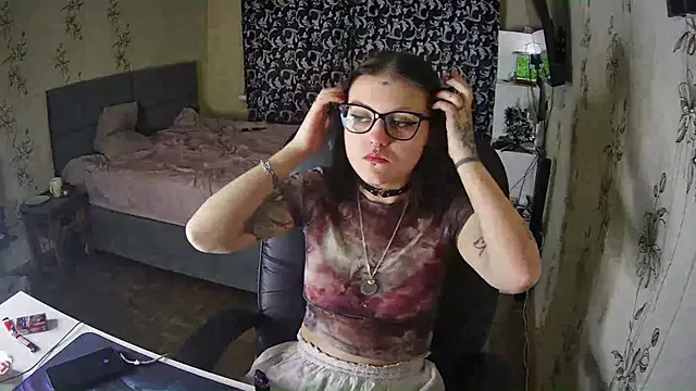 Withbeautyeyes online show from January 10, 2:11 pm