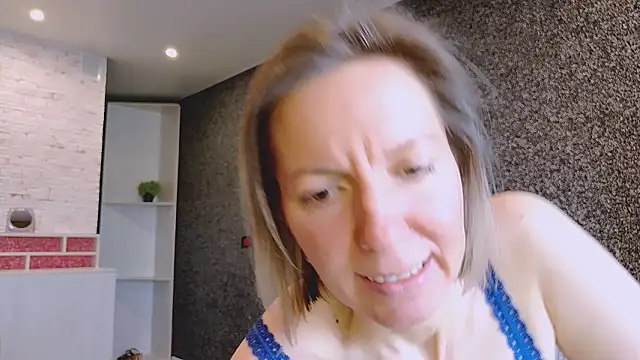 Amanda Luxe online show from March 11, 5:44 am