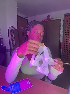 CookiesNcreaming online show from February 11, 6:04 am