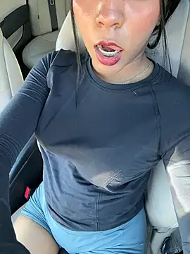 AnahiSkye online show from March 12, 7:05 pm