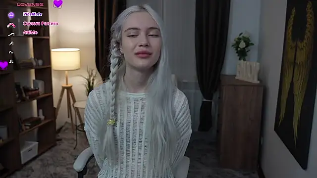 KristalCrowner online show from March 6, 7:31 pm