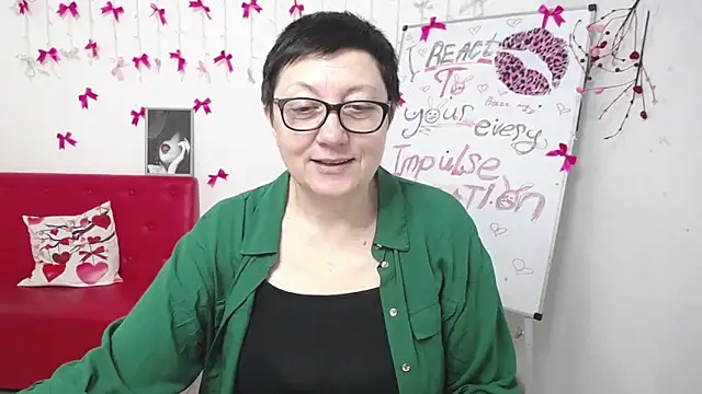 EmilyL0ve online show from March 14, 6:14 am